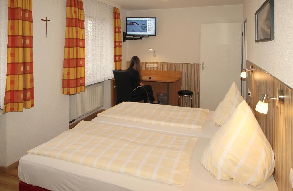 Hotel Krone Stuehlingen - Das Tor Zum Suedschwarzwald Stuhlingen Buitenkant foto